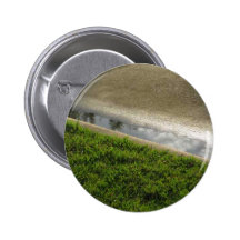 La terre, l'eau, concrète badge avec épingle