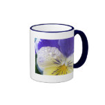 L'alto fleurit la tasse de café