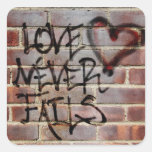 L'amour n'échoue jamais le graffiti autocollants