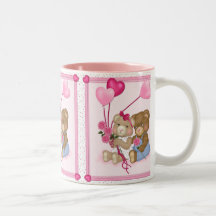L'amoureux soutient la tasse