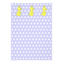 Lapin jaune sur le motif de point pourpre cartons d'invitation