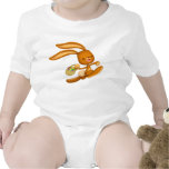 Lapin Pâques sur le lâche ! ! habillement de bébé  t-shirts