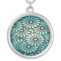 Le bleu fleurit le collier