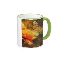 Le café avec le papillon rêve la tasse