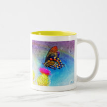 Le café avec le papillon rêve la tasse