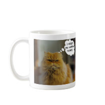 Le chat persan a besoin de la tasse de café