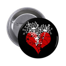Le coeur brisé avec des crânes badge