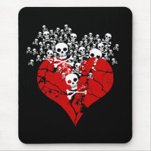 Le coeur brisé avec des crânes tapis de souris