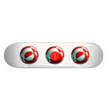 Le football de rouge de garçons skateboards