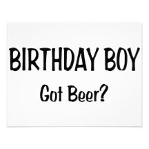 Le garçon d'anniversaire a obtenu la bière carton d'invitation