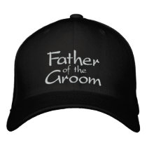 Le père du marié a brodé le casquette de mariage