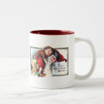 Le père noël avec le garçon et la fille tasse à café
