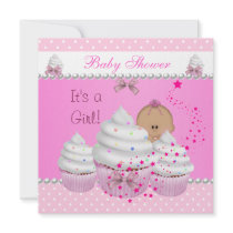 Le petit gâteau mignon de rose de fille de baby sh