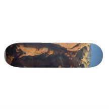 Le rouge bascule l'escalade de lever de soleil plateaux de skate