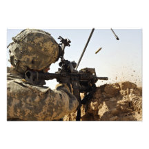 le soldat engage les forces ennemies impression photographique