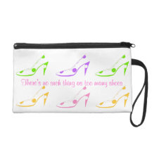 Le talon haut en pastel chausse le sac de Bagettes Dragonnes