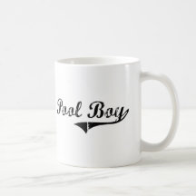 Le travail de professionnel de garçon de piscine tasse