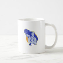 Le travailleur de couche de tapis portent l'outil  mug