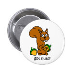 L'écureuil mignon a obtenu des écrous badge avec épingle