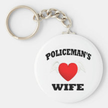 L'épouse du policier porte-clefs