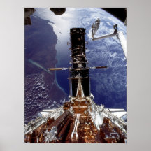 Les astronautes travaillant à Hubble se sont accou Posters