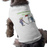 Les couples qui jouent au golf ensemble restent en tee-shirt pour animal domestique