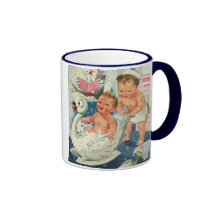 Les enfants vintages jouant W bouillonne dans la b Mug À Café