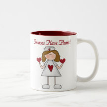 Les infirmières ont la tasse de coeur