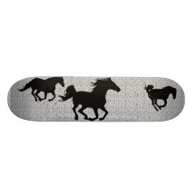 les planches à roulettes de chevaux noires les plu