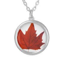 L'hiver d'automne pousse des feuilles les arbres v pendentifs