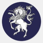 Licorne féroce classique autocollant rond