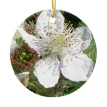 Macro de fleur de fraisier commun décoration pour sapin de noël
