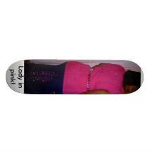 Madame dans le rose ! plateaux de skateboards customisés