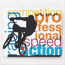 Mâle sur une bicyclette tapis de souris