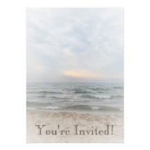 Mariage pittoresque d'océan à l'invitation de plag