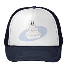 Mariés du gâteau de mariage deux casquettes de camionneur
