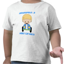 Mignon colportez le T-shirt de courses d'automobil