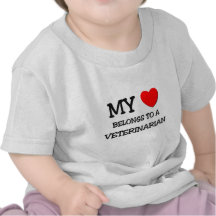 Mon coeur appartient à un VÉTÉRINAIRE T-shirts