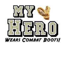 Mon héros porte des bottes de combat !