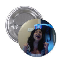 mon visage sur un bouton pin's avec agrafe
