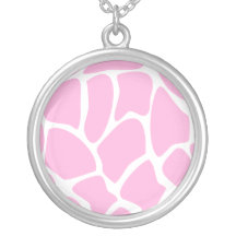 Motif d'impression de girafe dans le rose de sucre collier