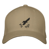 Mouche haute, corneille, chapeau de broderie