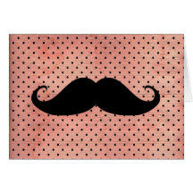 Moustache drôle sur l'arrière - plan rose mignon d cartes de vœux