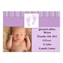 Naissance d'empreintes de pas de bébé - pourpre invitations