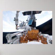 Navette spatiale l'Atlantide et télescope de Hubbl Affiches