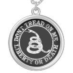 Ne marchez pas sur moi pendentifs