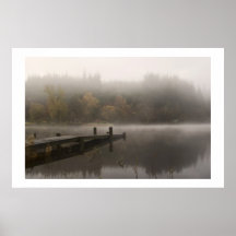 Nevelige Pier - Loch Ard, Schotland Print