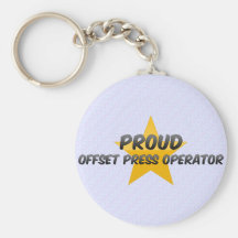 Opérateur fier de presse de compensation porte-clé