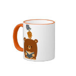 Ours de lecture de bande dessinée et tasse mignons tasses