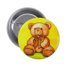 ours en peluche avec un noeud papillon badge